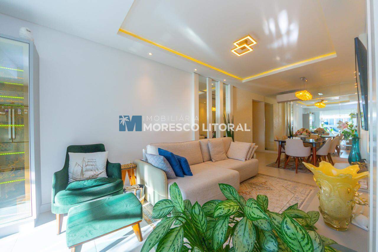 Apartamento à venda no Meia Praia: