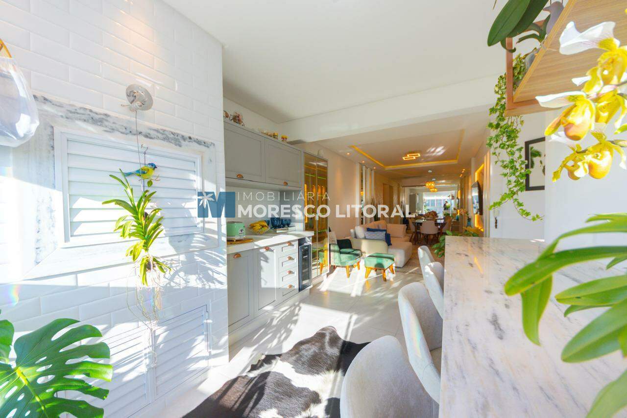 Apartamento à venda no Meia Praia: