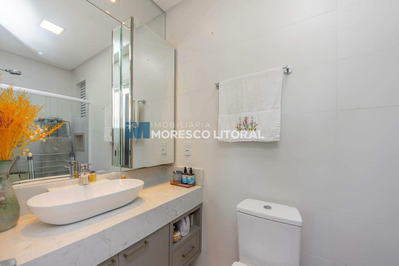 Apartamento à venda no Meia Praia: