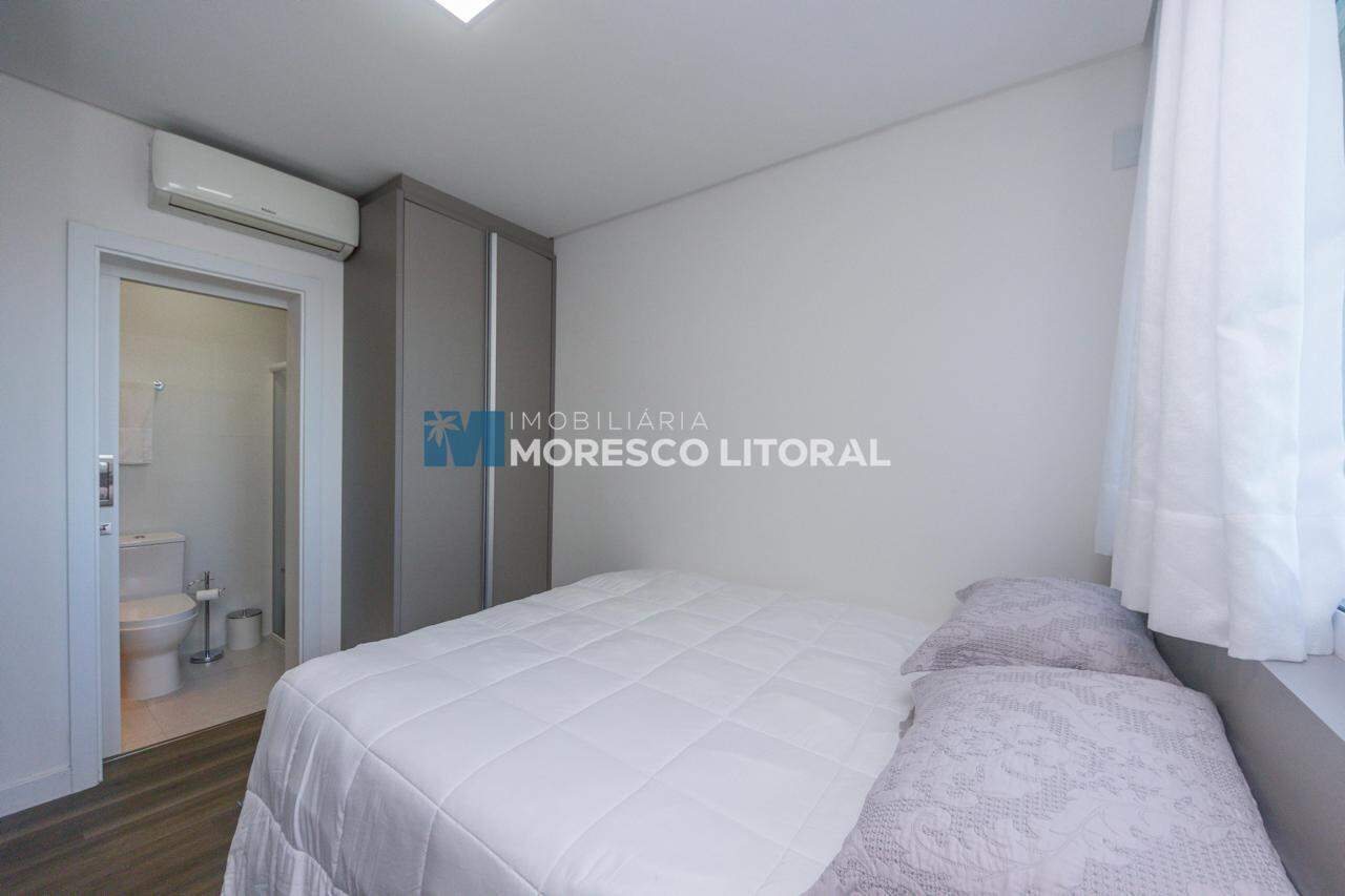 Apartamento à venda no Meia Praia:
