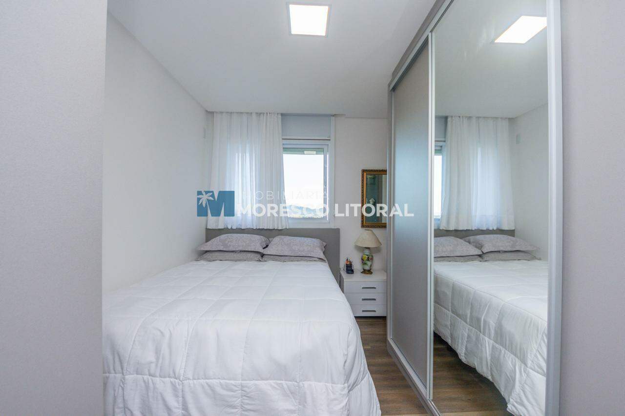 Apartamento à venda no Meia Praia: