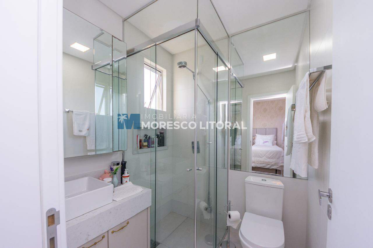 Apartamento à venda no Meia Praia: