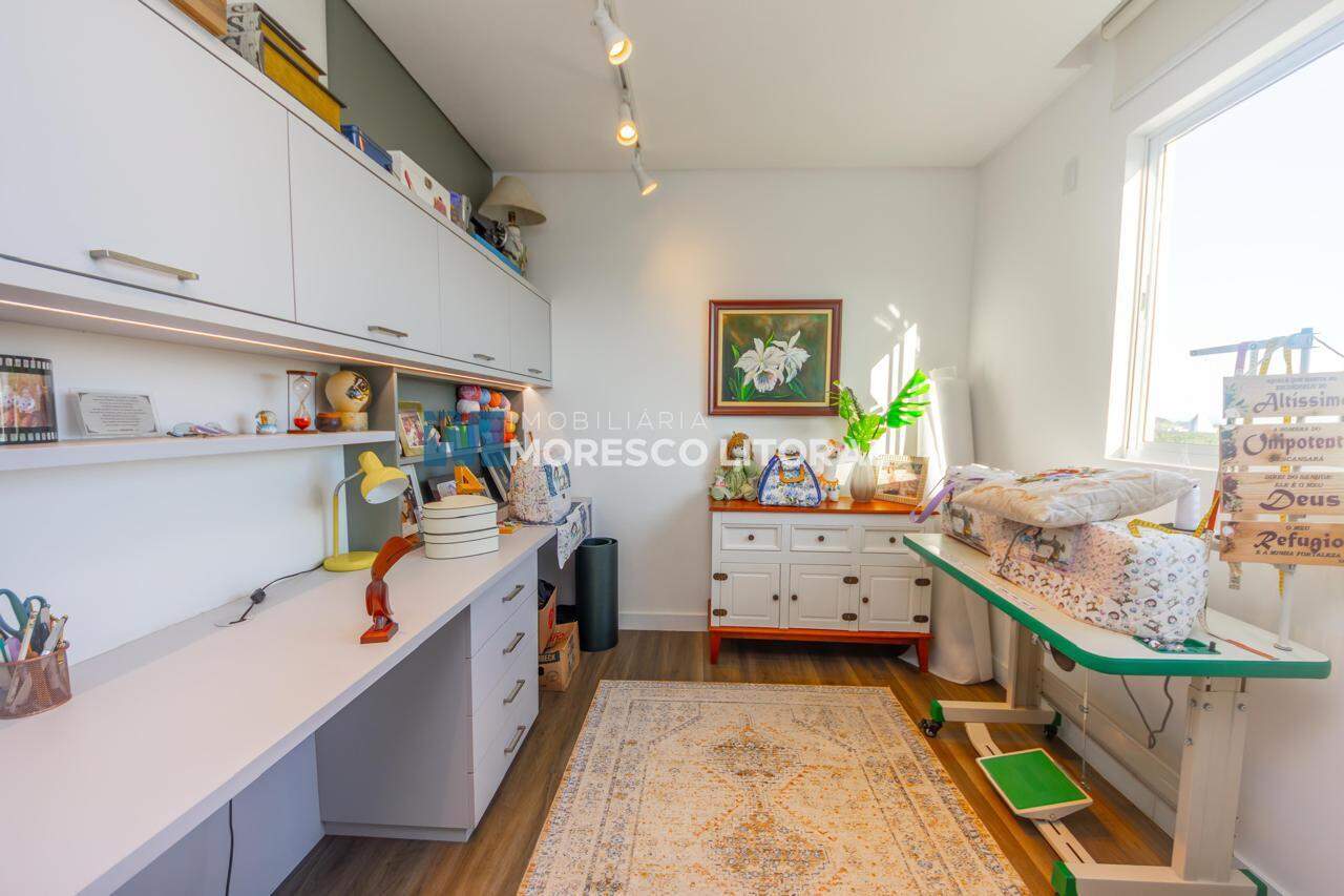 Apartamento à venda no Meia Praia: