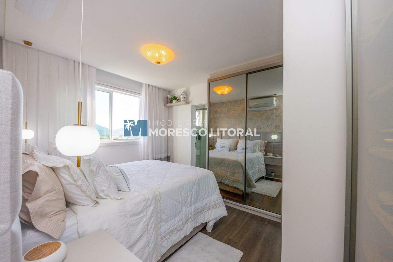 Apartamento à venda no Meia Praia: