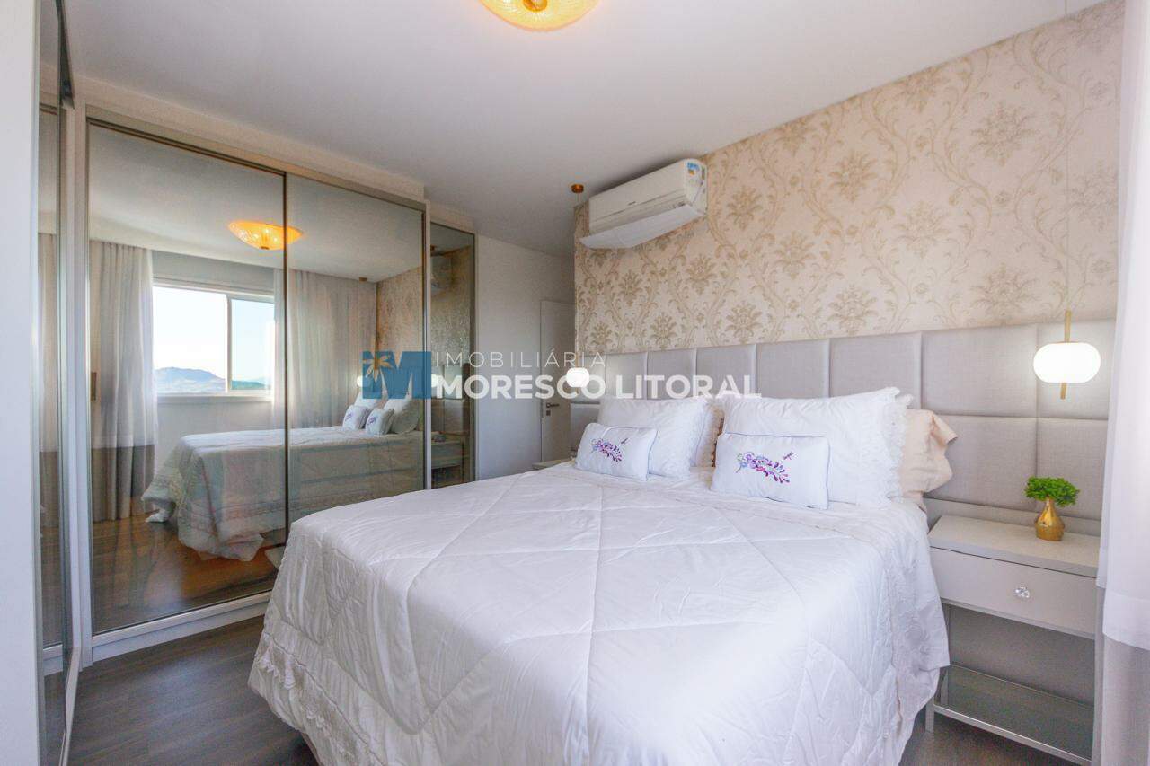 Apartamento à venda no Meia Praia: