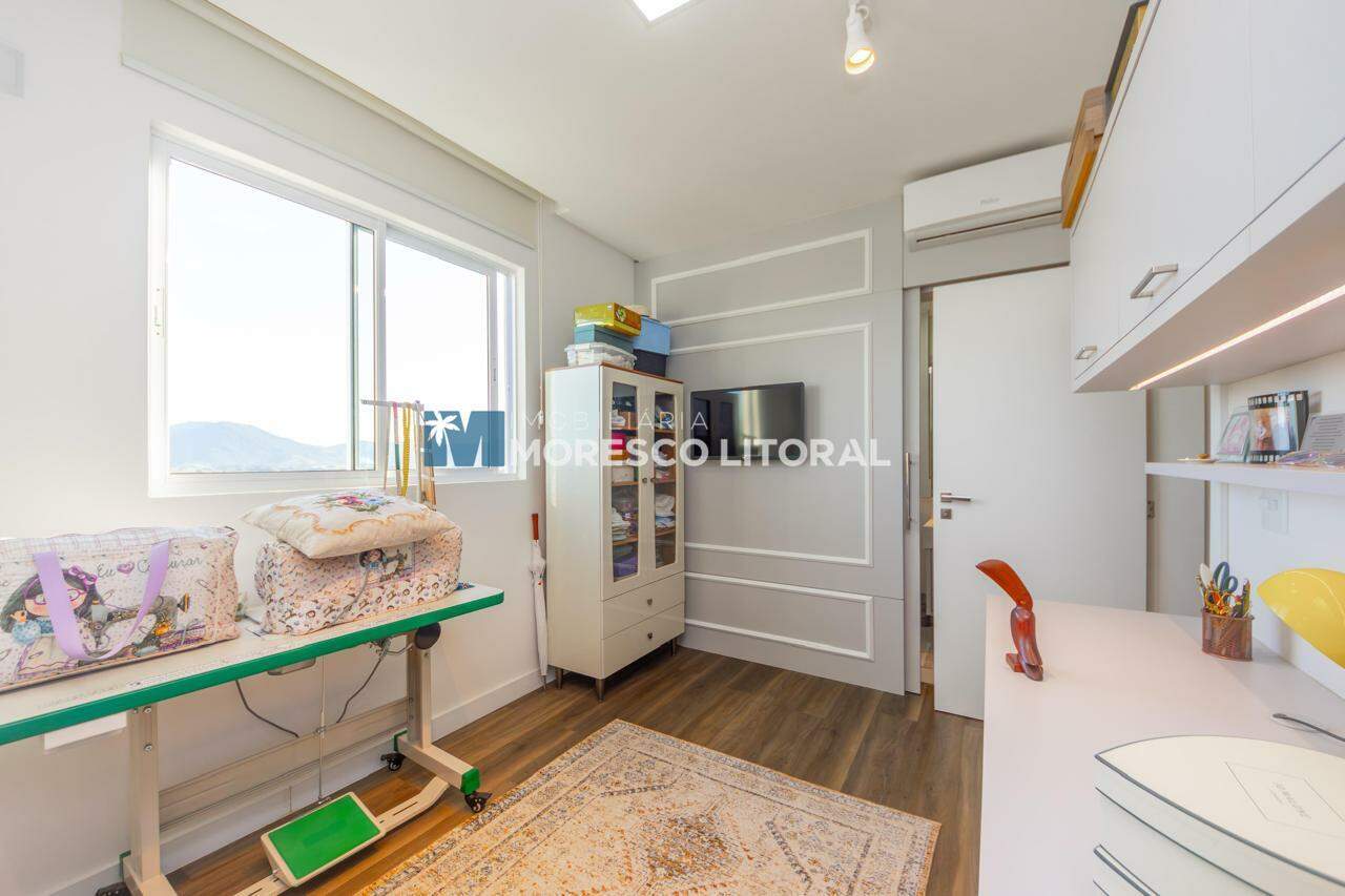Apartamento à venda no Meia Praia: