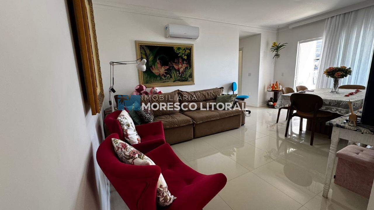 Apartamento à venda no Meia Praia: 