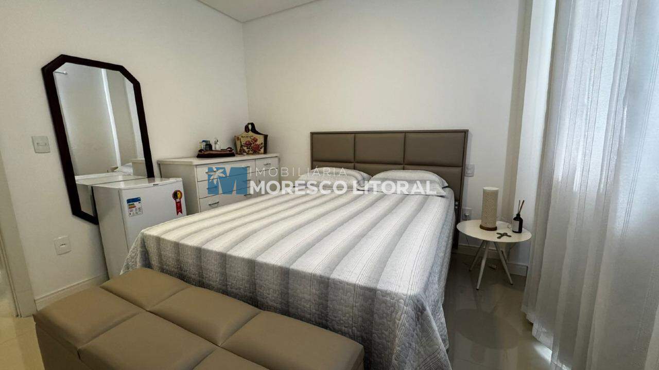 Apartamento à venda no Meia Praia: 