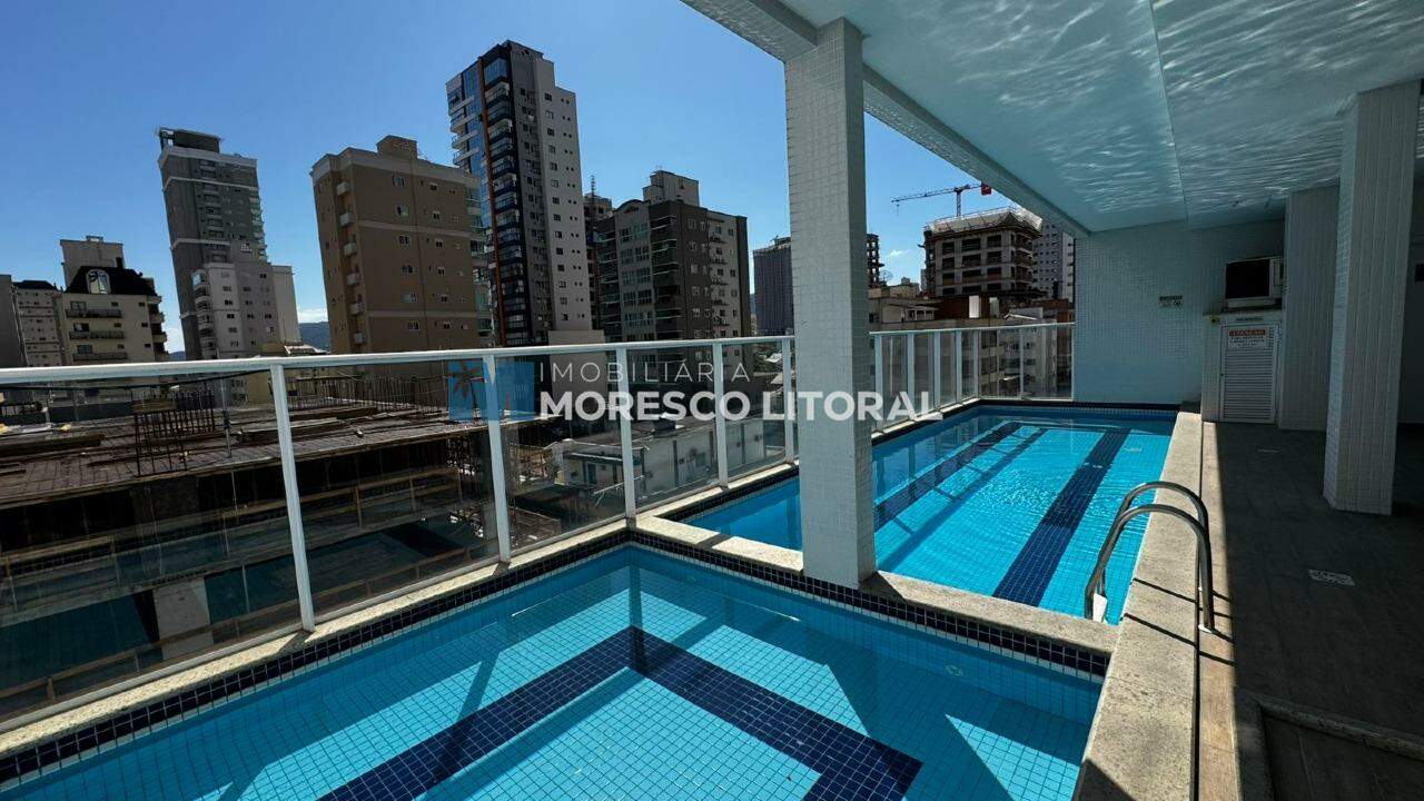 Apartamento à venda no Meia Praia: 