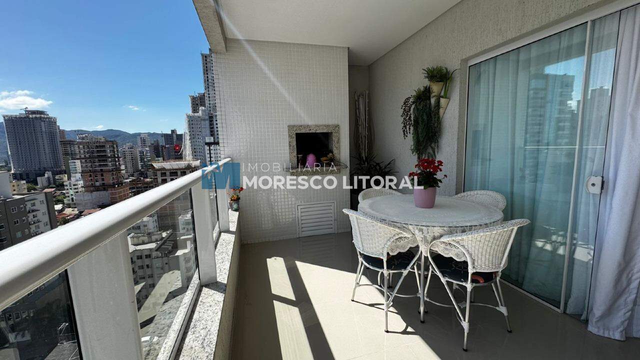 Apartamento à venda no Meia Praia: 