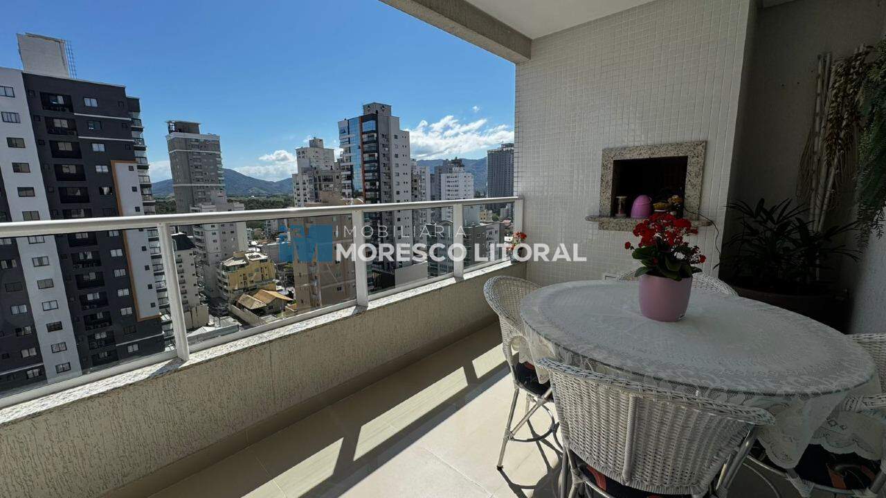 Apartamento à venda no Meia Praia: 
