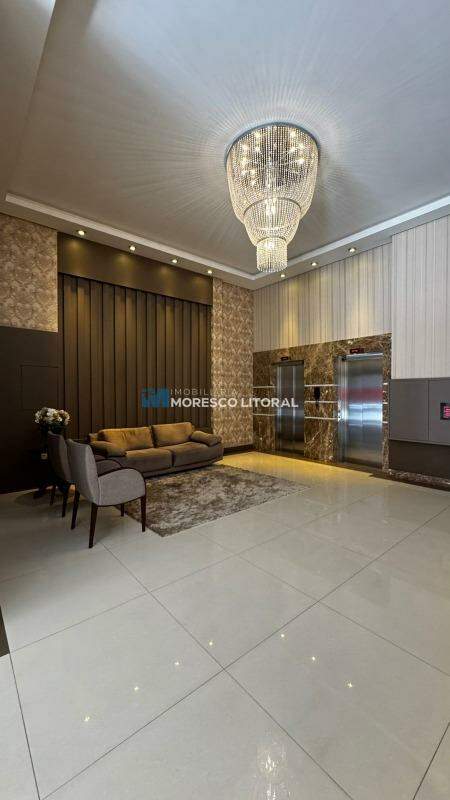 Apartamento à venda no Meia Praia: 
