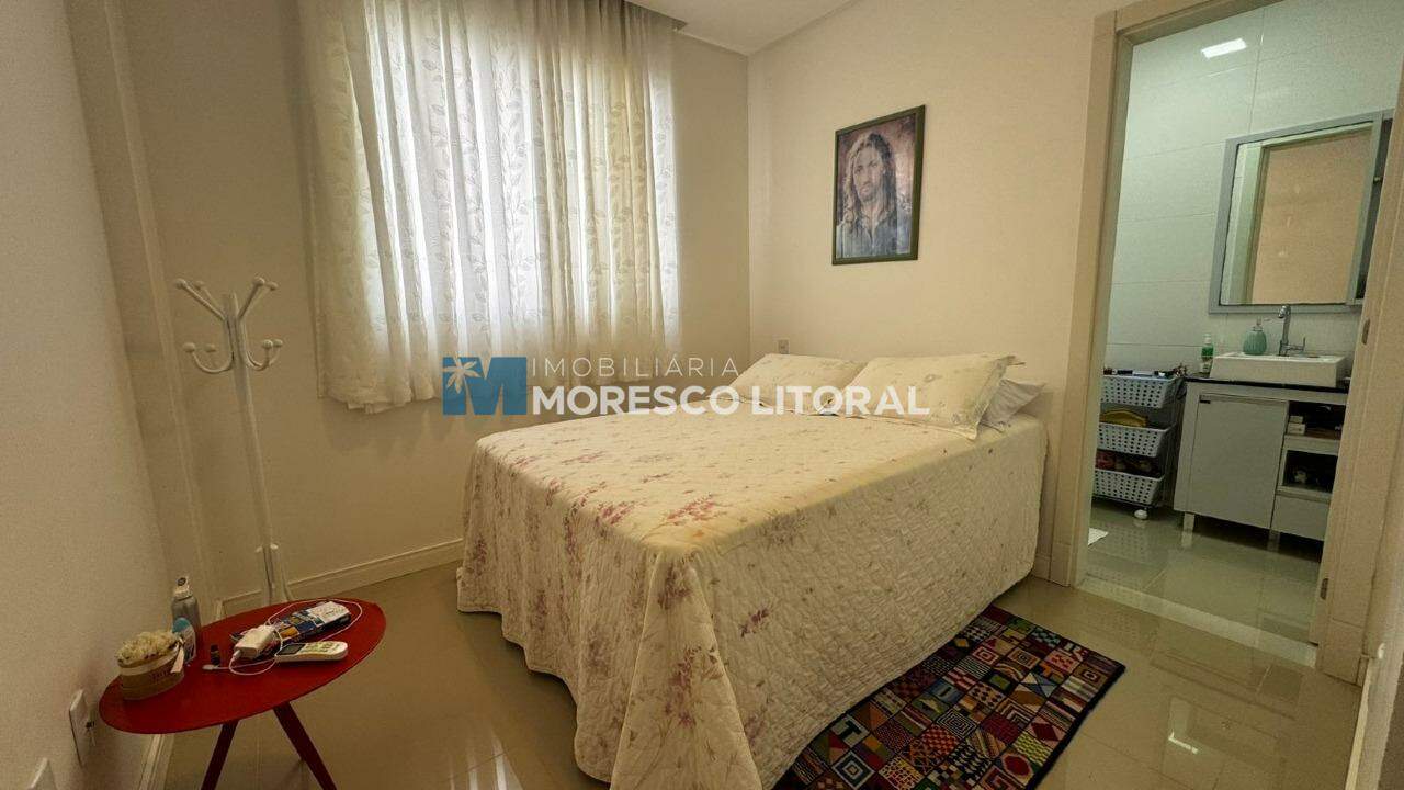 Apartamento à venda no Meia Praia: 