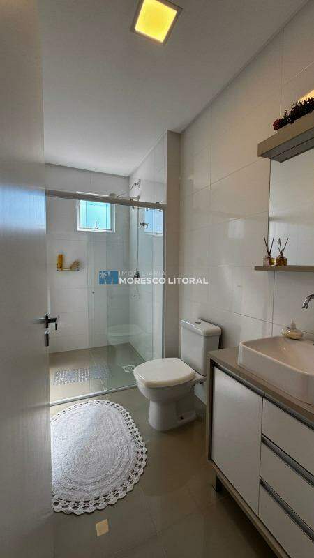 Apartamento à venda no Meia Praia: 