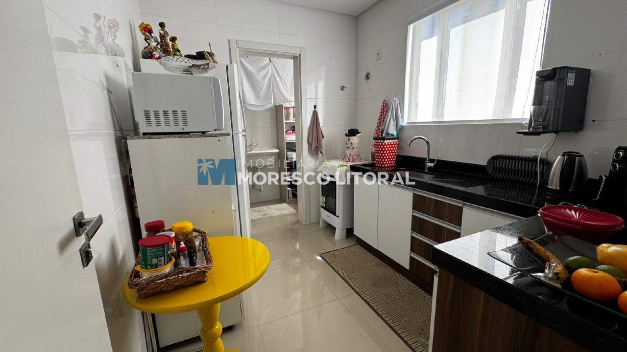 Apartamento à venda no Meia Praia: 