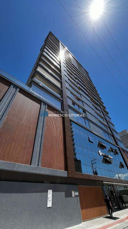 Apartamento à venda no Meia Praia: