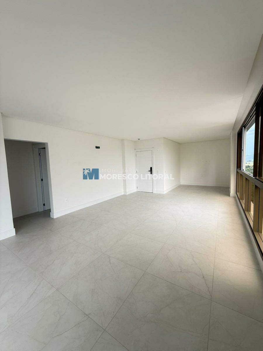 Apartamento à venda no Meia Praia: