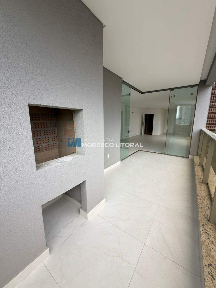 Apartamento à venda no Meia Praia: