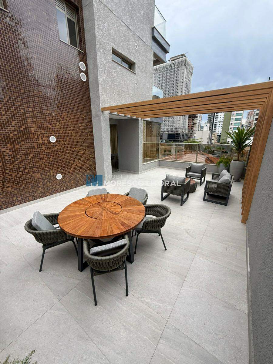 Apartamento à venda no Meia Praia: