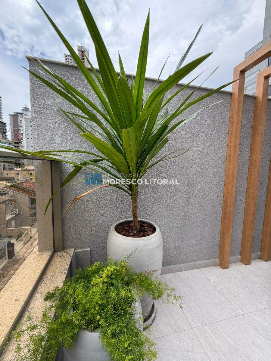 Apartamento à venda no Meia Praia: