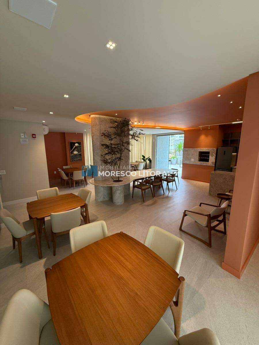Apartamento à venda no Meia Praia: