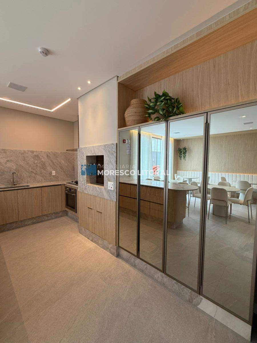 Apartamento à venda no Meia Praia: