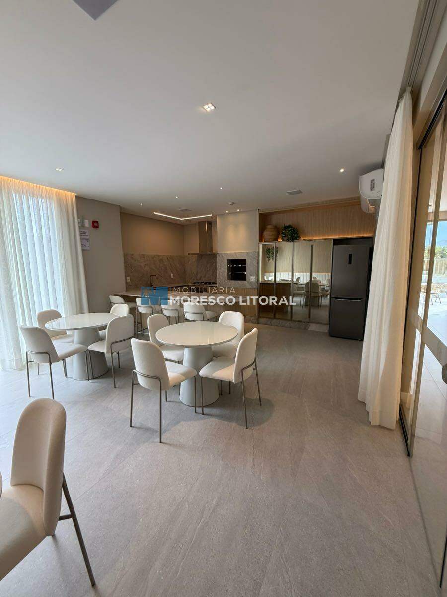 Apartamento à venda no Meia Praia: