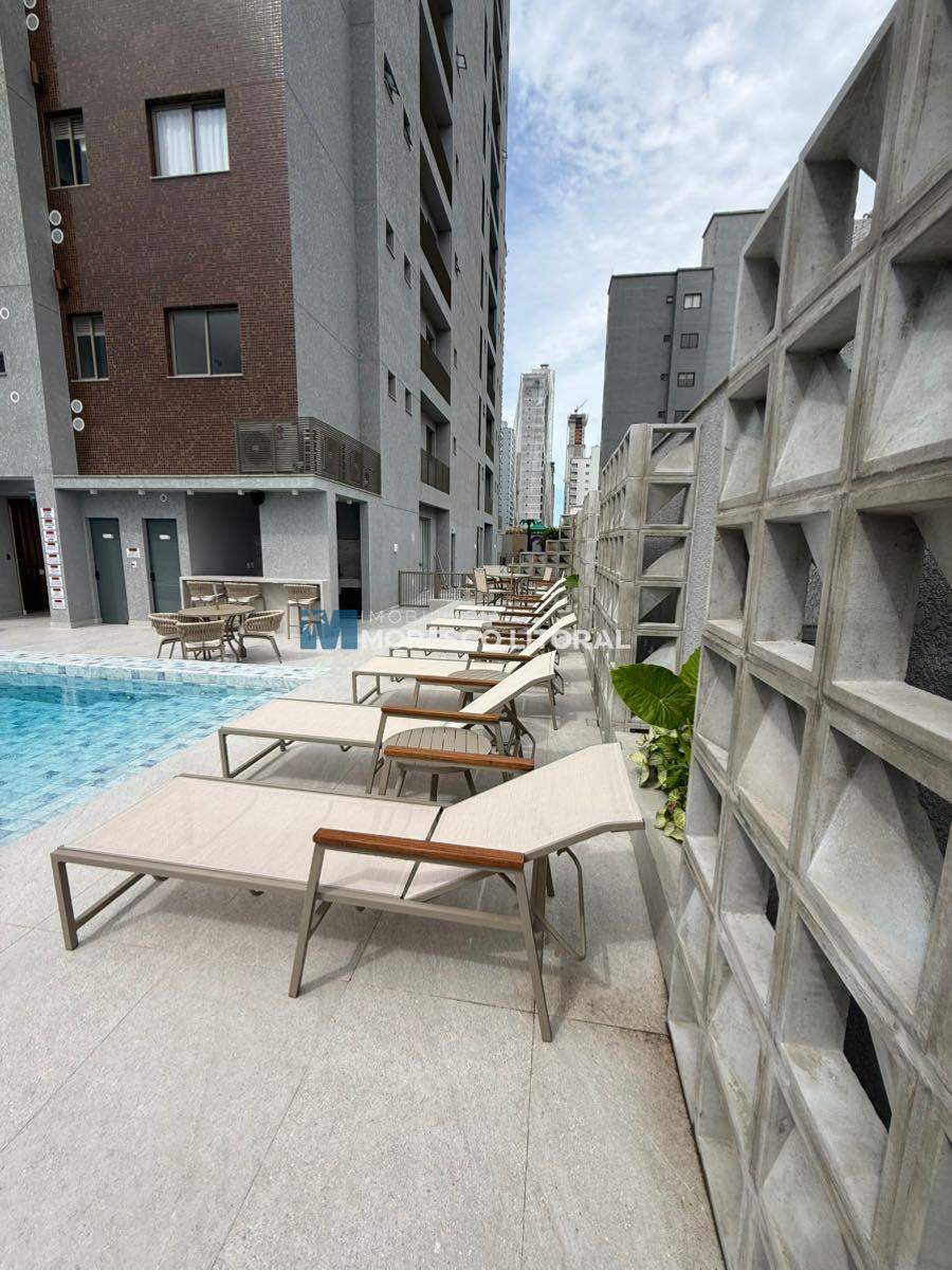 Apartamento à venda no Meia Praia: