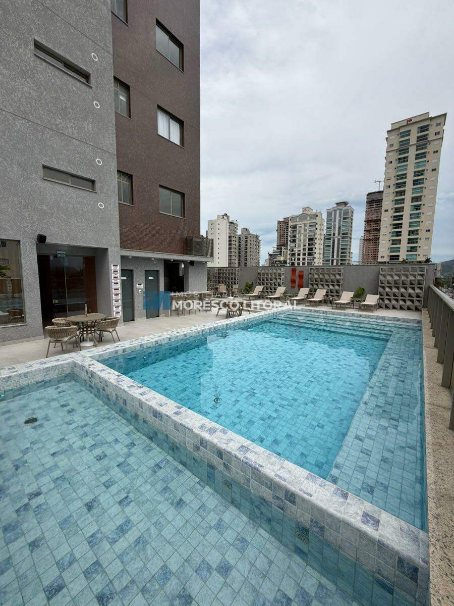 Apartamento à venda no Meia Praia: