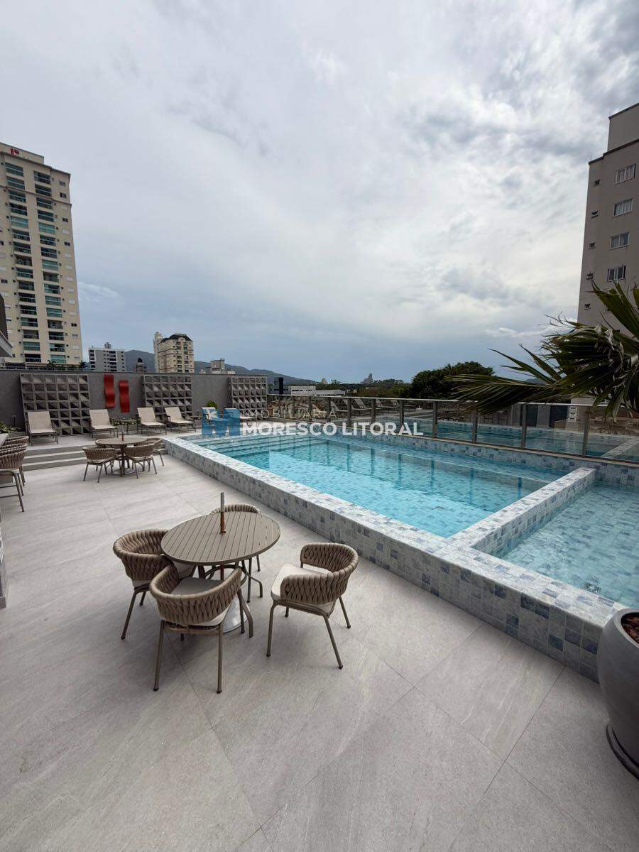 Apartamento à venda no Meia Praia: