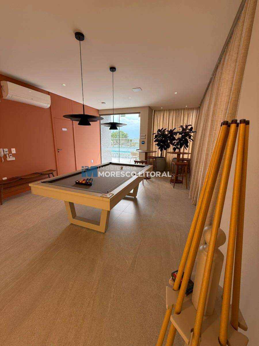 Apartamento à venda no Meia Praia:
