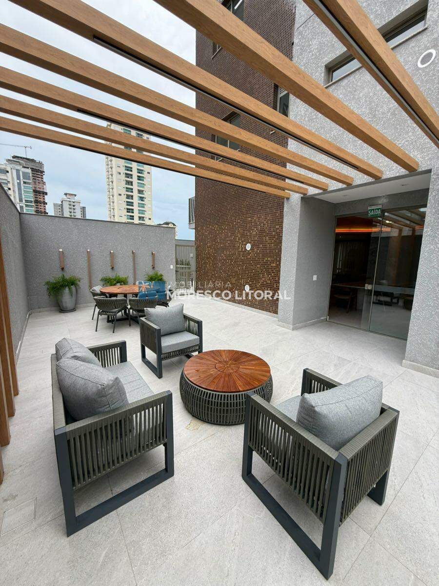 Apartamento à venda no Meia Praia: