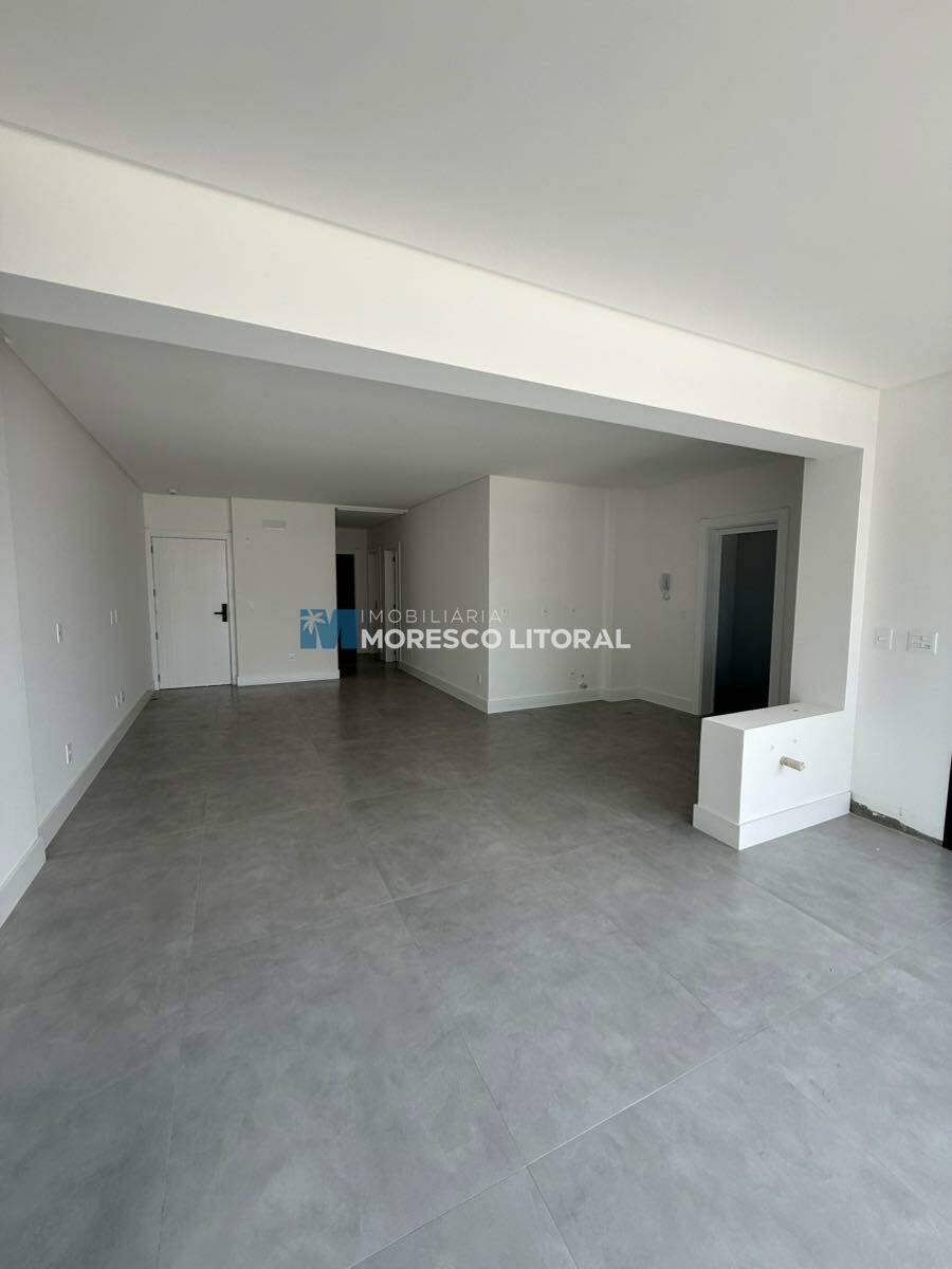 Apartamento à venda no Meia Praia: 