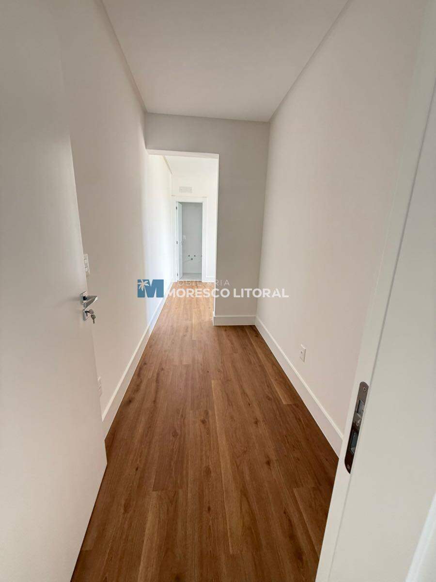 Apartamento à venda no Meia Praia: 