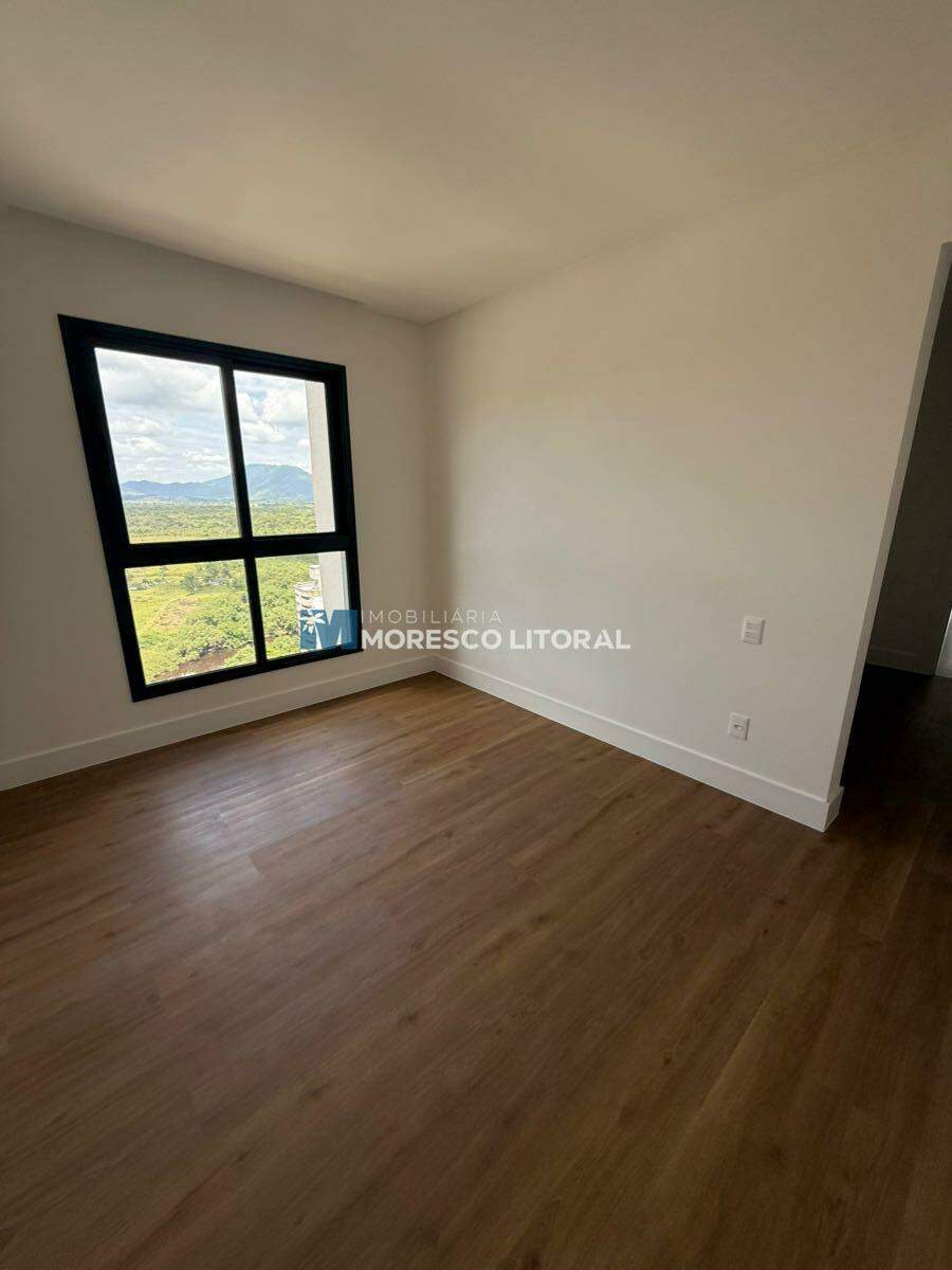 Apartamento à venda no Meia Praia: 