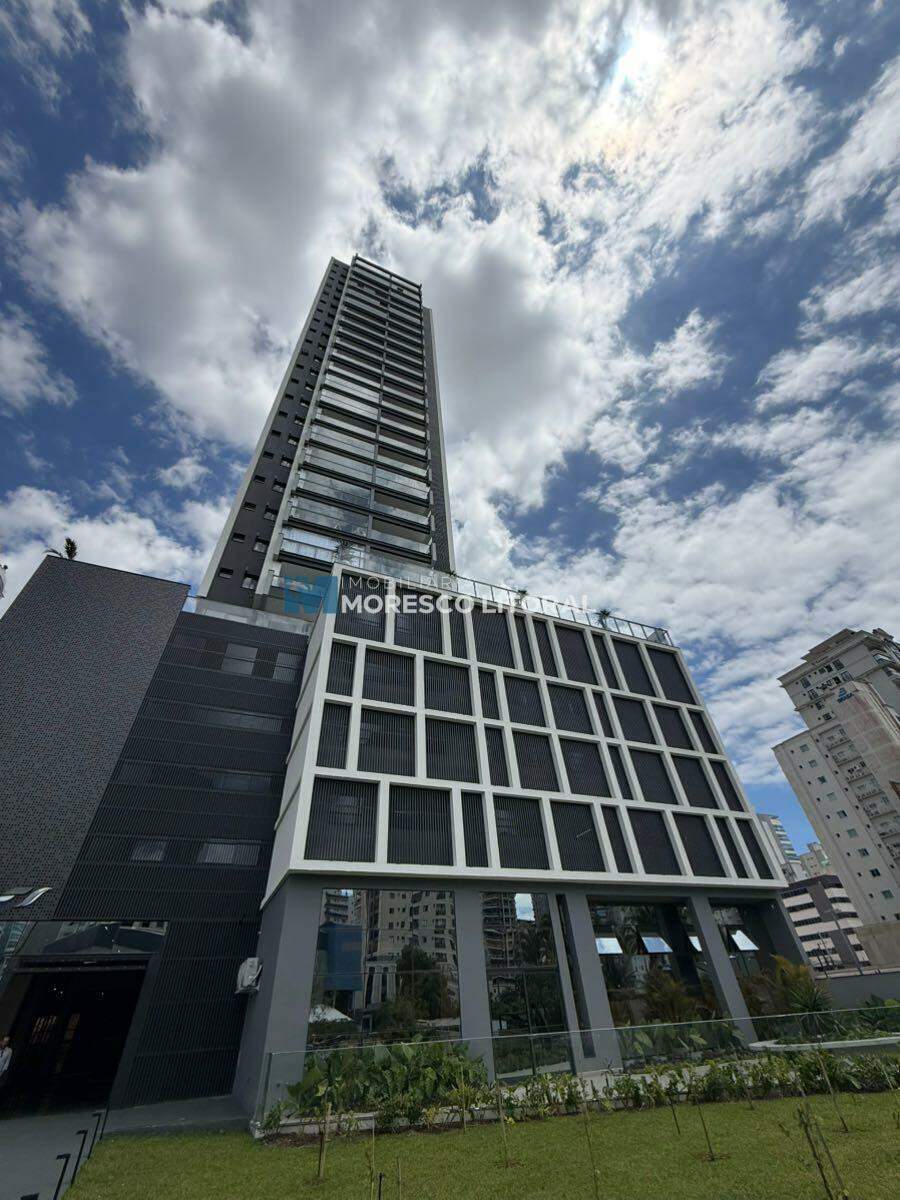 Apartamento à venda no Meia Praia: 