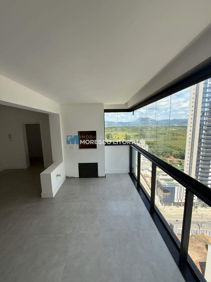 Apartamento à venda no Meia Praia: 