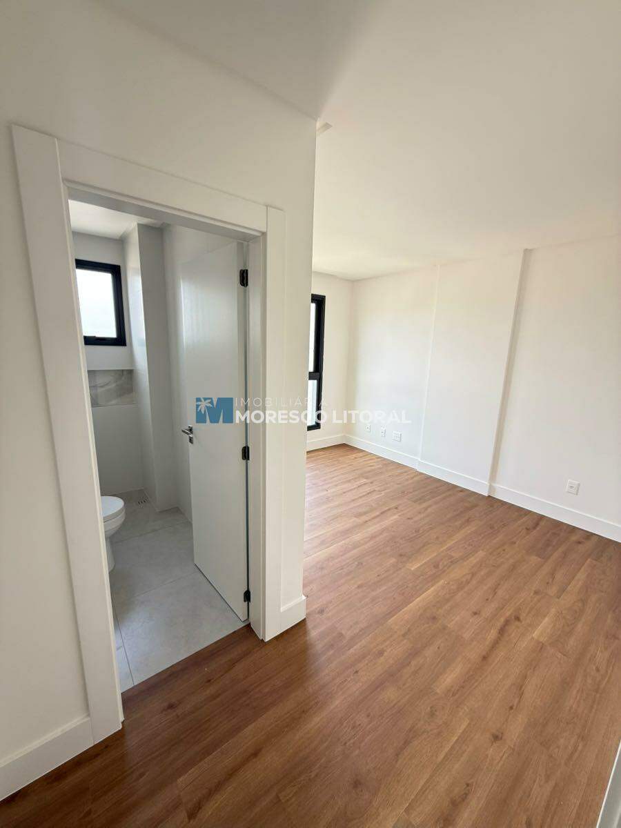 Apartamento à venda no Meia Praia: 
