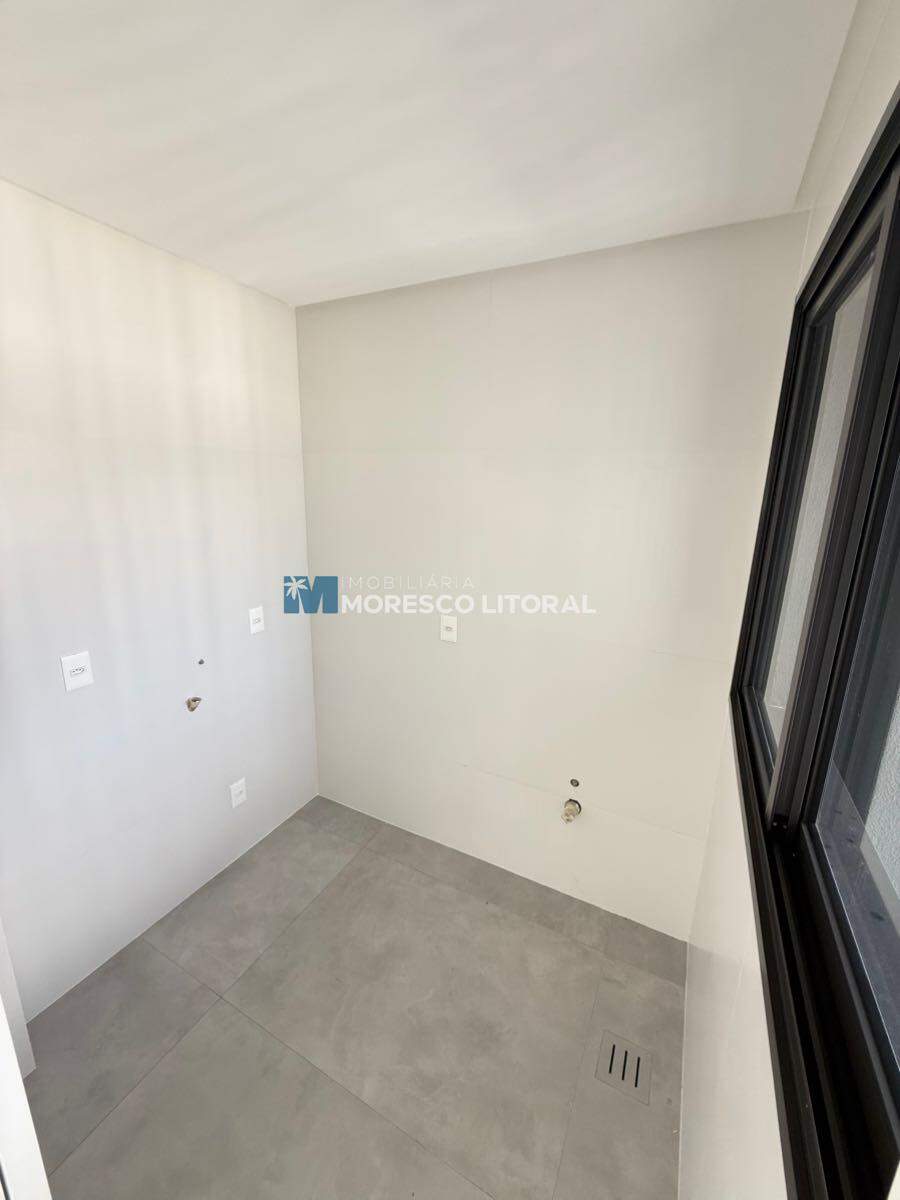 Apartamento à venda no Meia Praia: 