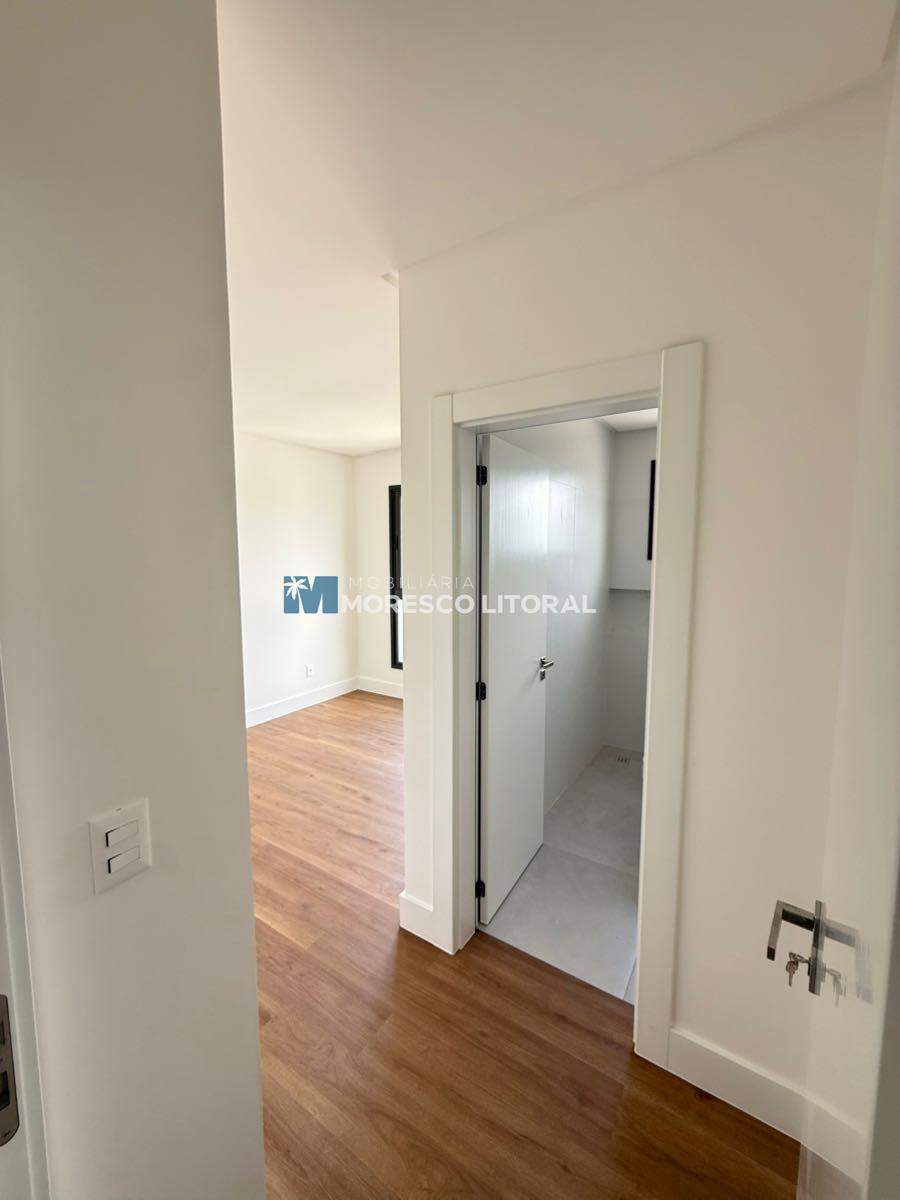 Apartamento à venda no Meia Praia: 