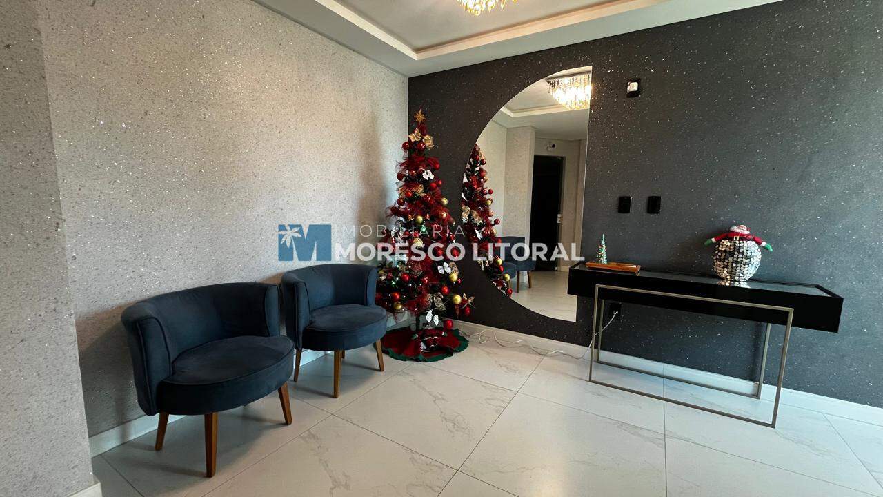 Apartamento à venda no Meia Praia: Hall de entrada