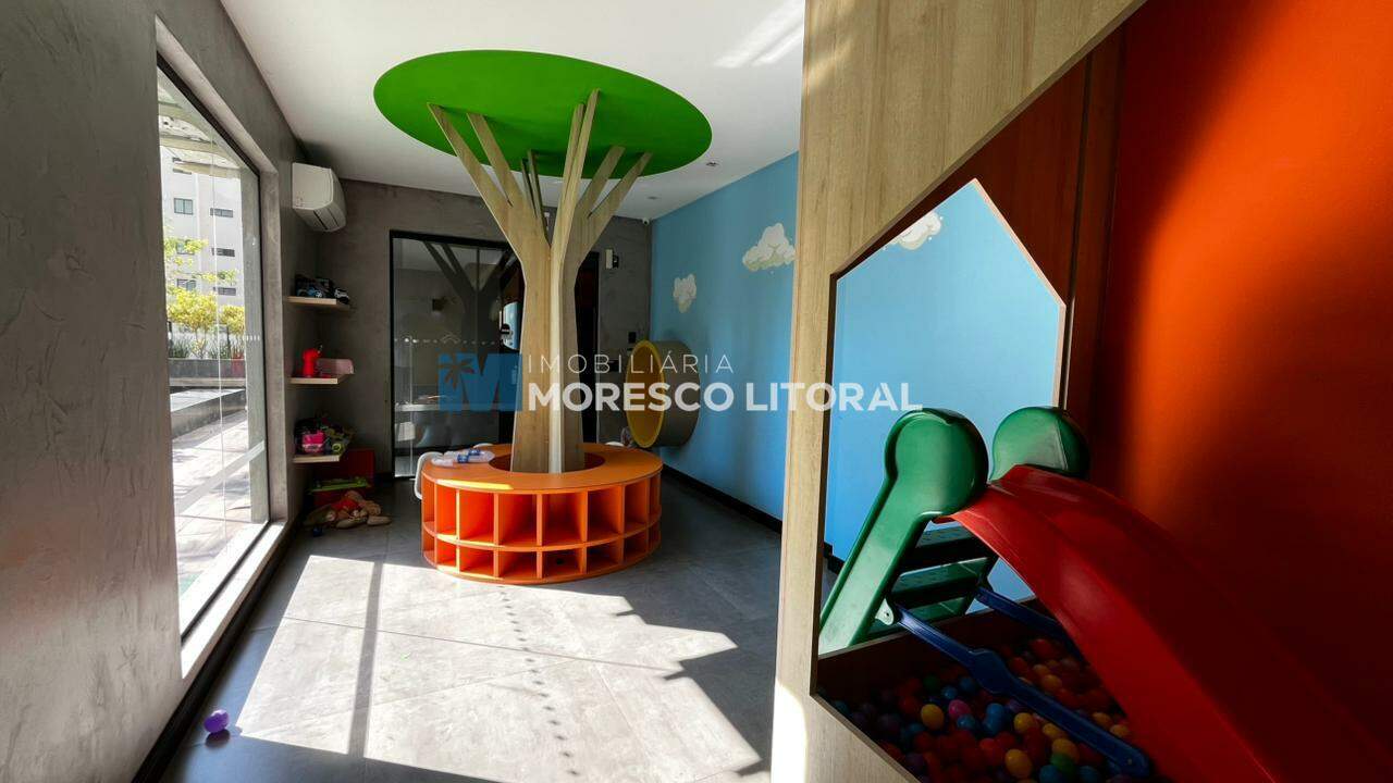 Apartamento à venda no Meia Praia: 