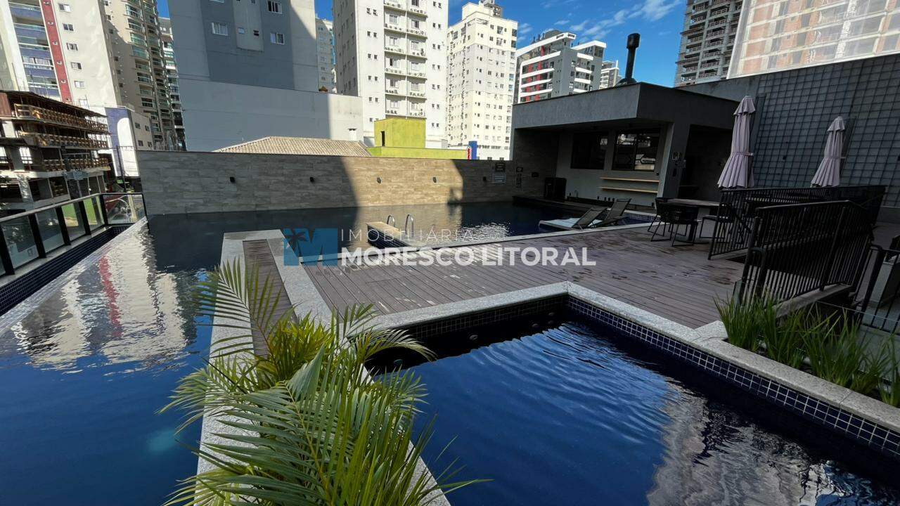 Apartamento à venda no Meia Praia: 
