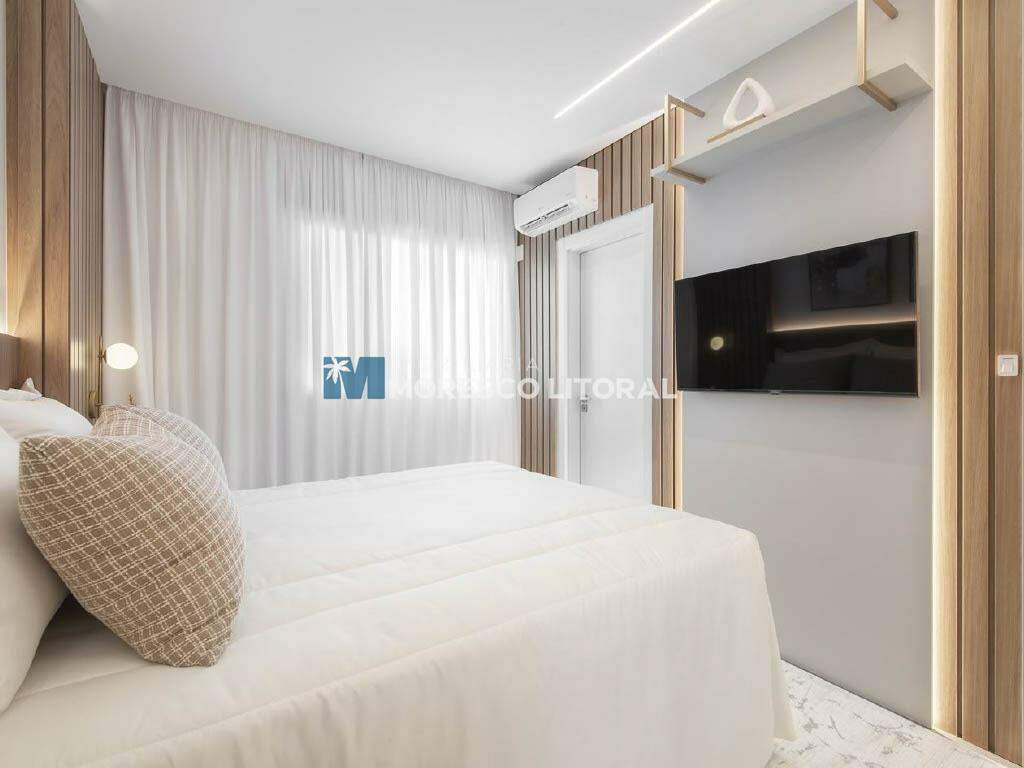 Apartamento à venda no Meia Praia: 