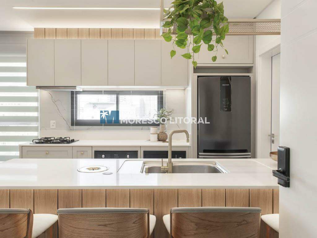 Apartamento à venda no Meia Praia: 