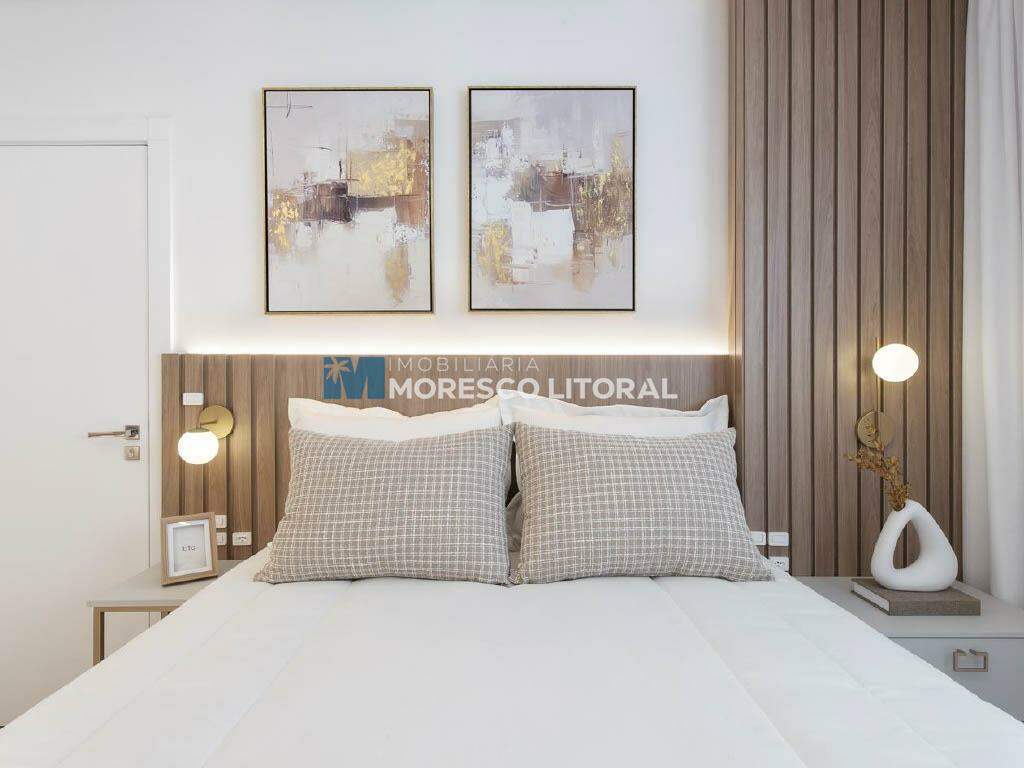 Apartamento à venda no Meia Praia: 
