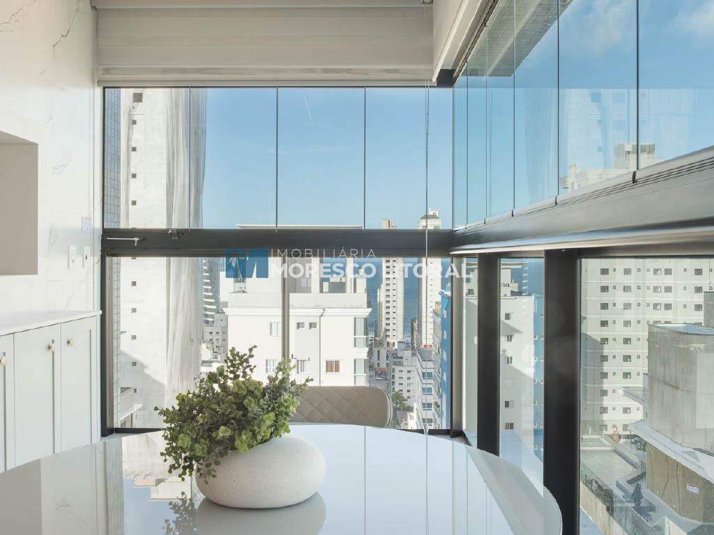 Apartamento à venda no Meia Praia: 