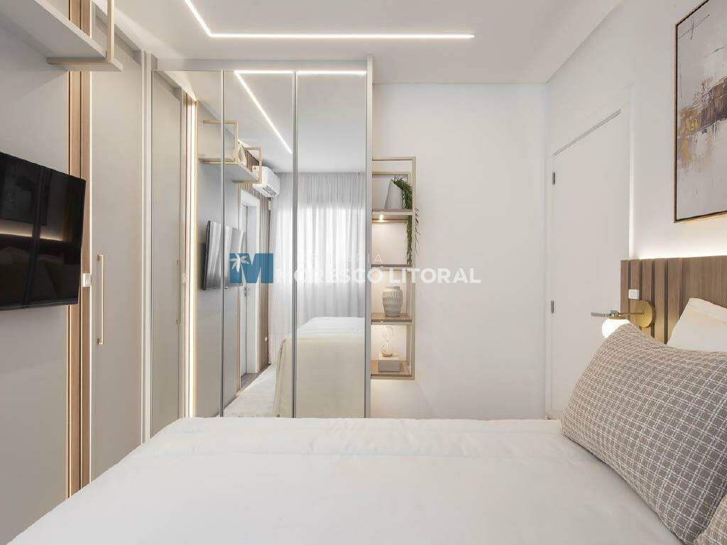 Apartamento à venda no Meia Praia: 