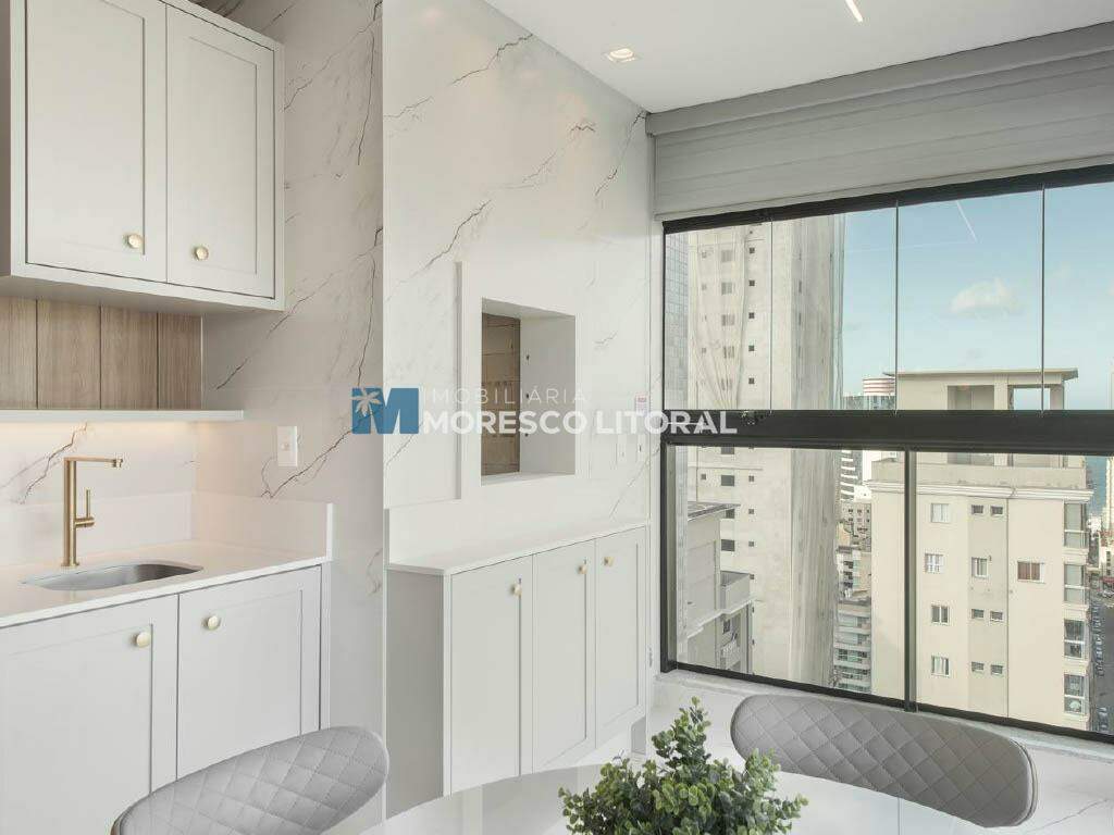 Apartamento à venda no Meia Praia: 