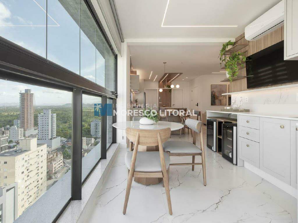 Apartamento à venda no Meia Praia: 
